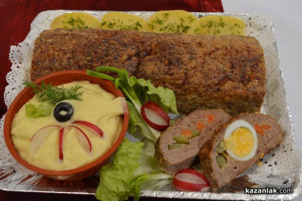 Коледна кулинарна изложба събра средства за благотворителни цели снощи