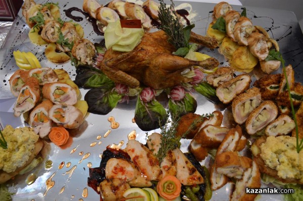 Коледна кулинарна изложба събра средства за благотворителни цели снощи