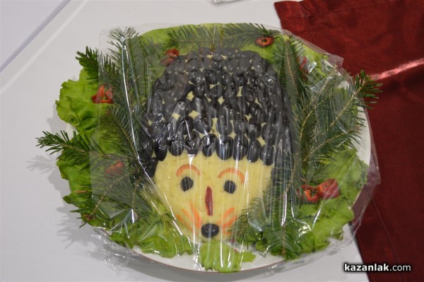 Коледна кулинарна изложба събра средства за благотворителни цели снощи