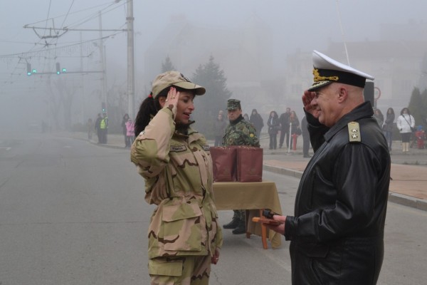 Министърът на отбраната и кметът на община Казанлък посрещнаха 17 рота от мисия в Афганистан