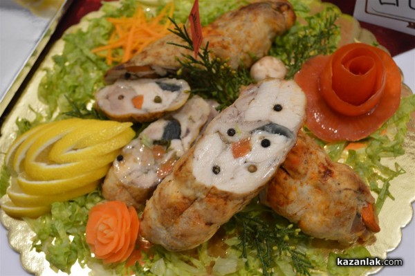 Коледна кулинарна изложба събра средства за благотворителни цели снощи