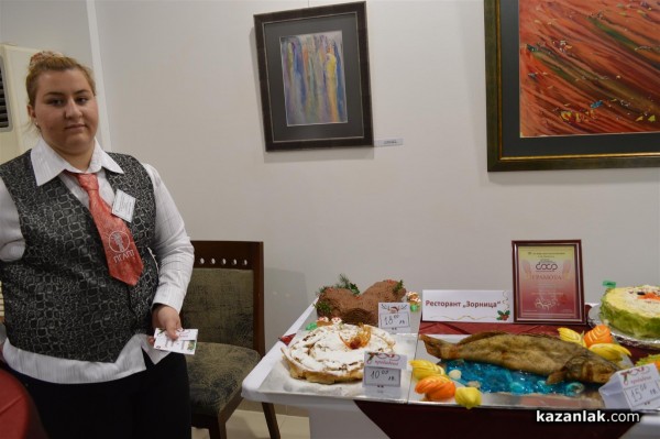 Коледна кулинарна изложба събра средства за благотворителни цели снощи