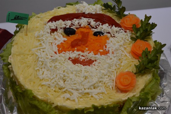 Коледна кулинарна изложба събра средства за благотворителни цели снощи