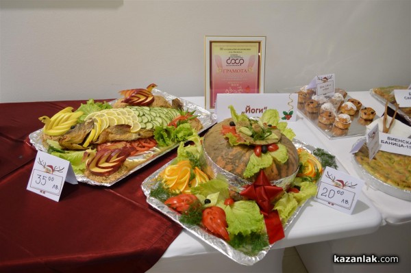 Коледна кулинарна изложба събра средства за благотворителни цели снощи