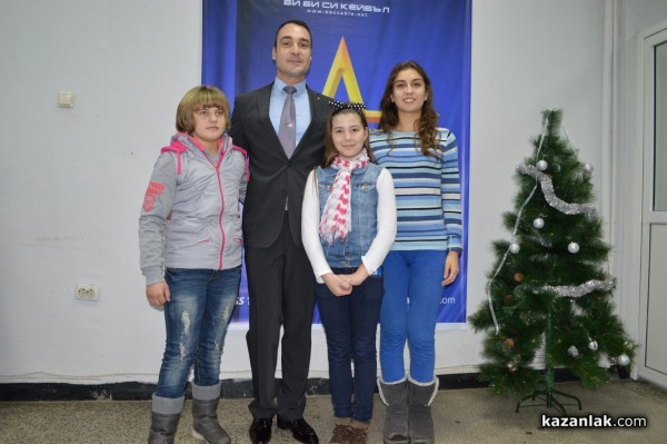 Коледно настроение и награди за талантите от ноември