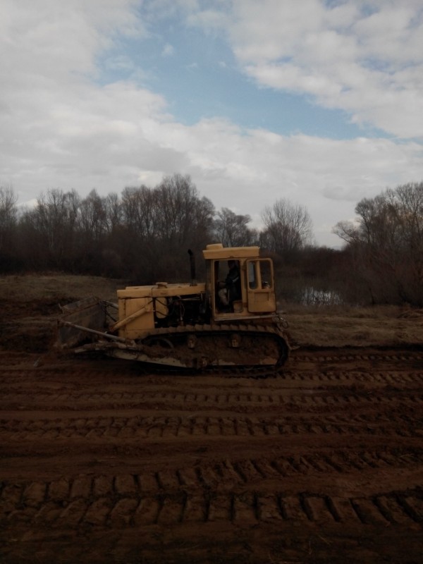 Продължава възстановяването на скъсаната дига в село Нова махала