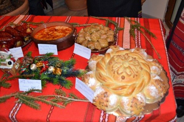 15 читалища подредиха празнична Коледна трапеза