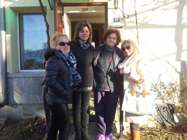 Дамите от Шипка с благотворителен жест към възрастни хора за Коледа