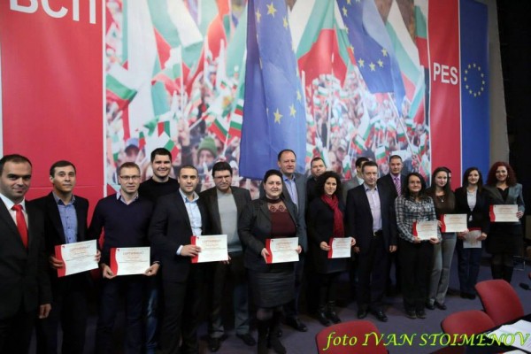 Младата надежда на БСП – Казанлък Моника Динева завърши с отличие Националната политическа академия на партията