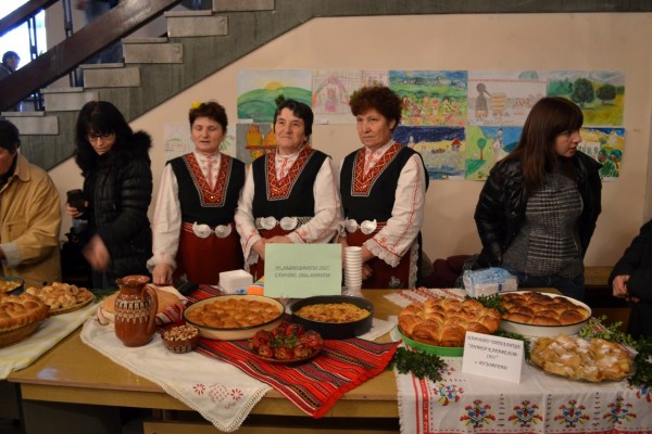 15 читалища подредиха празнична Коледна трапеза