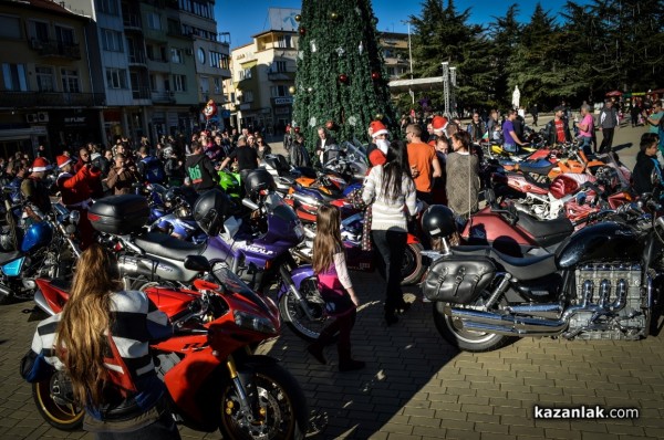 Казанлъшките моторджии с подаръци за децата