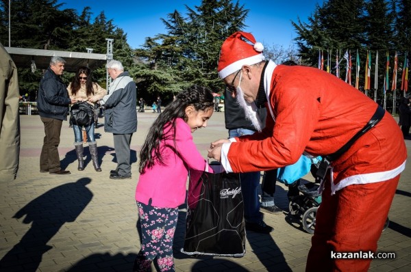 Казанлъшките моторджии с подаръци за децата