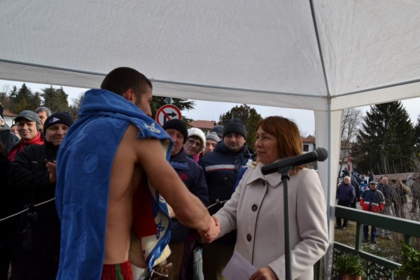 18-годишният Стефан Ноев спаси Богоявленския кръст в Казанлък