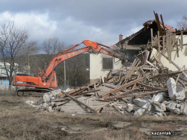 Събориха Лалчо - видео