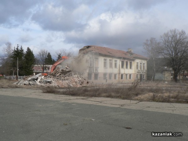 Събориха Лалчо - видео