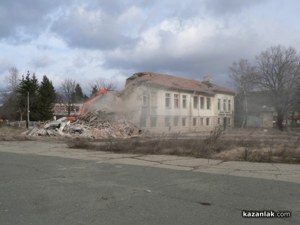 Събориха Лалчо - видео