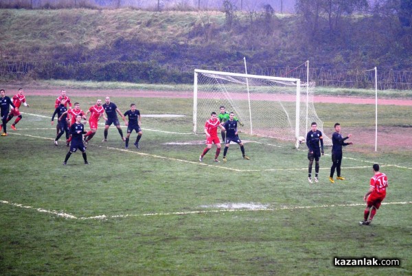 Емил Рачев спечели гласуването за футболист на годината на Розова долина