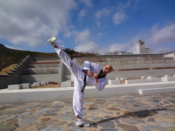 Тихомир Владов се завърна от Корея с 5-ти дан черен колан