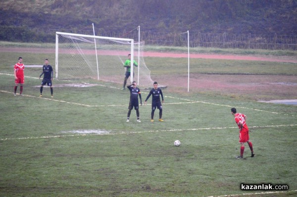 Емил Рачев спечели гласуването за футболист на годината на Розова долина