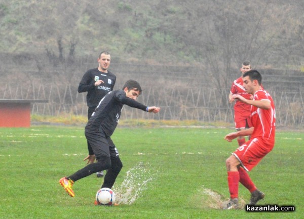 Емил Рачев спечели гласуването за футболист на годината на Розова долина