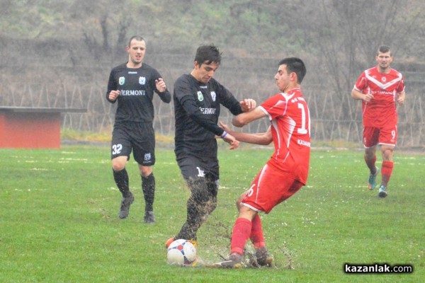 Емил Рачев спечели гласуването за футболист на годината на Розова долина