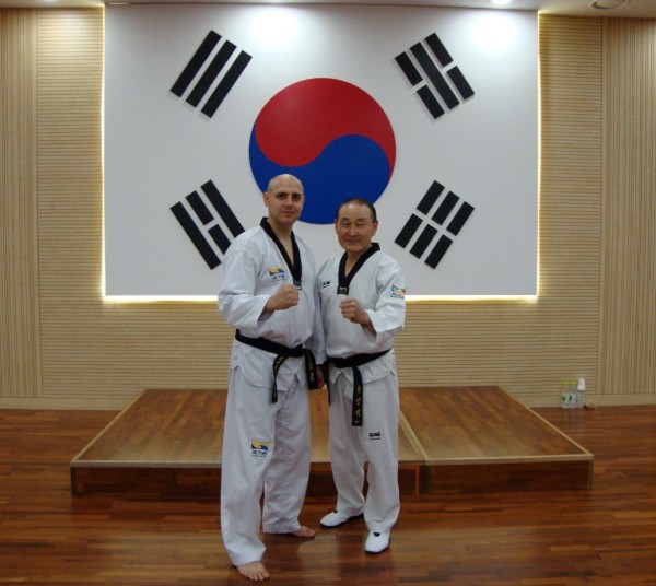 Тихомир Владов се завърна от Корея с 5-ти дан черен колан