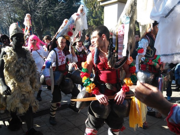 Кукерите от община Павел баня станаха победители на карнавала “Старчевата“