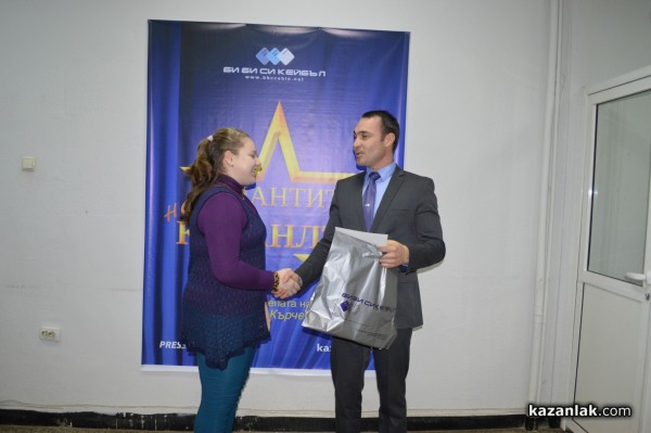 Борис Кърчев награди децата участвали в „Талантите на Казанлък” за месец декември