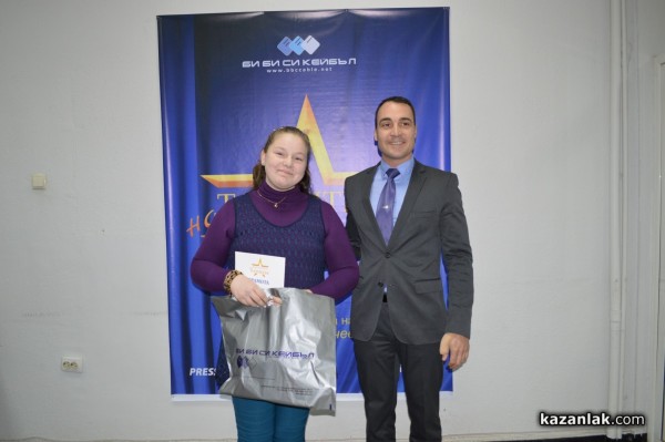 Борис Кърчев награди децата участвали в „Талантите на Казанлък” за месец декември