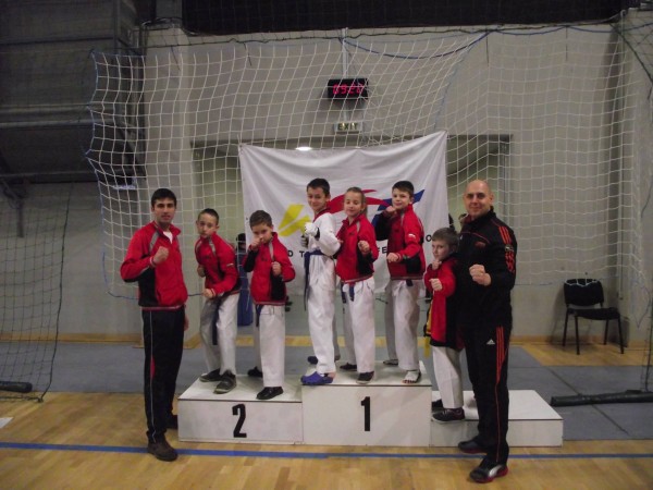 Шампионска титла и още 4 медала за казанлъшките таекуондисти