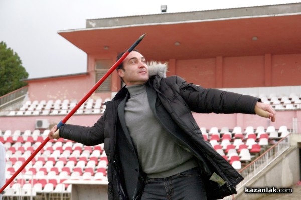 Борис Кърчев зарадва лекоатлетите ни с нова екипировка и копия