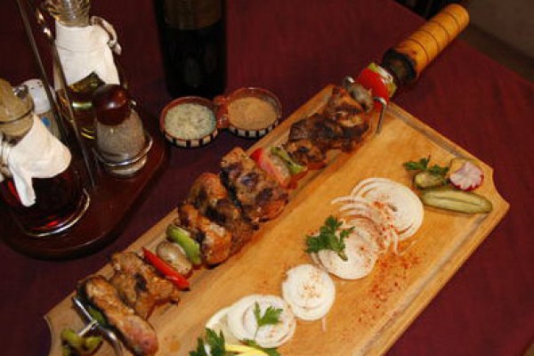 Празнувайте Деня на виното и любовта в Ресторант „Мери”