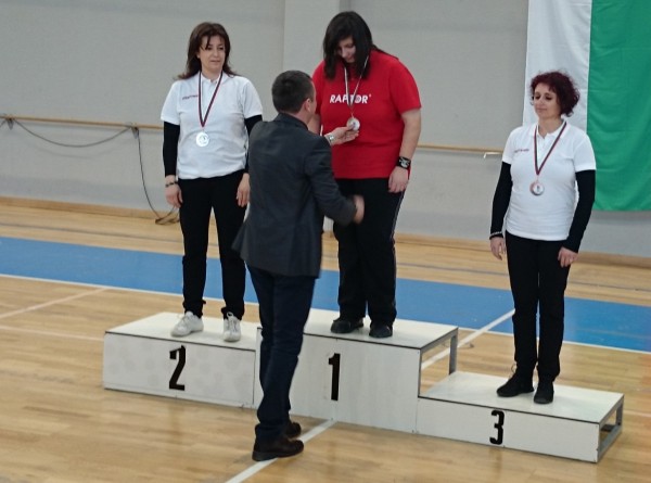 17 – годишна казанлъчанка е шампион на България по стрелба с лък за жени