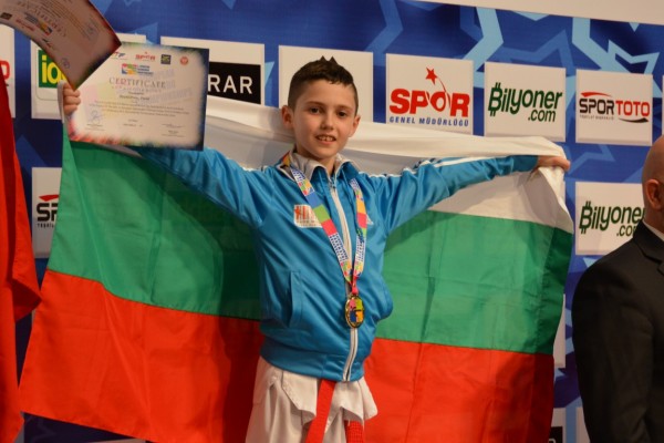 Община Казанлък отличи европейския шампион по таекуондо Павел Бояджиев