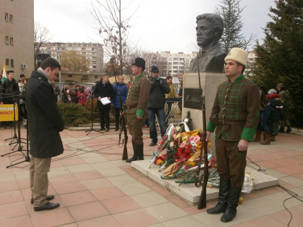 ГЕРБ – Казанлък  почете паметта на Васил Левски / Новини от Казанлък