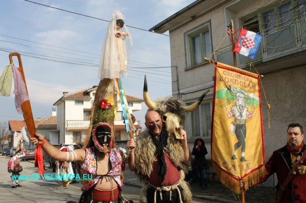 “Зебра“, питон и крокодил на карнавала в Павел баня