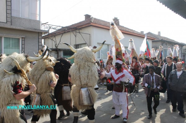 “Зебра“, питон и крокодил на карнавала в Павел баня