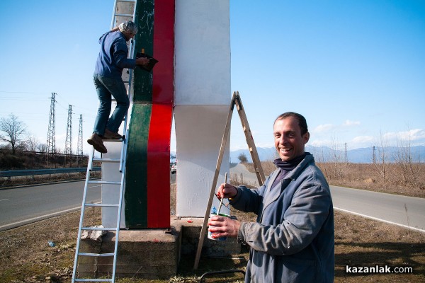 Пилот и ски инструктор дадоха нов живот на монумент в Казанлък