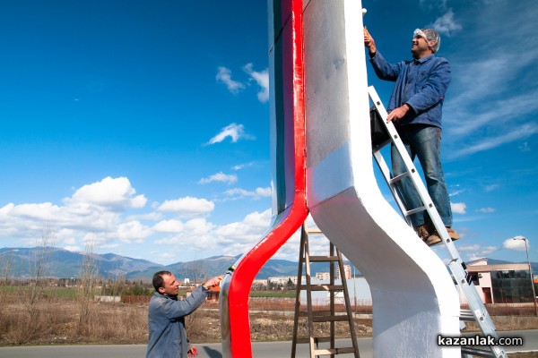Пилот и ски инструктор дадоха нов живот на монумент в Казанлък