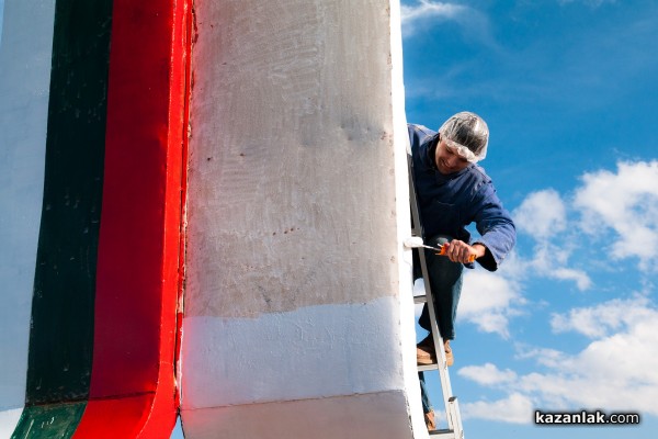 Пилот и ски инструктор дадоха нов живот на монумент в Казанлък