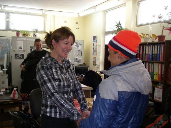 Деца и младежи от ЦНСТ и ЗЖ закичиха общинските служители с мартеници