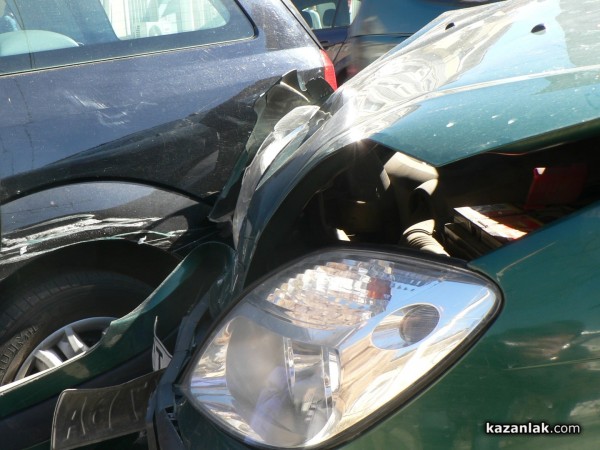 Катастрофа затрудни движението на автомобили в центъра