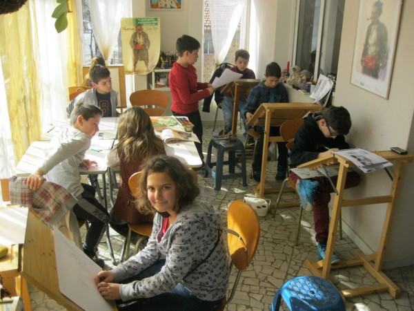 Школа Арт линия представя своята изложба “Нашенци преди и сега“