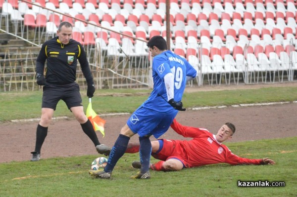 Розова долина надигра, но не победи лидера Поморие