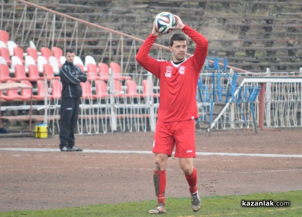 Розова долина надигра, но не победи лидера Поморие