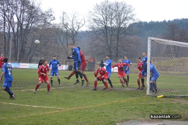 Розова долина надигра, но не победи лидера Поморие