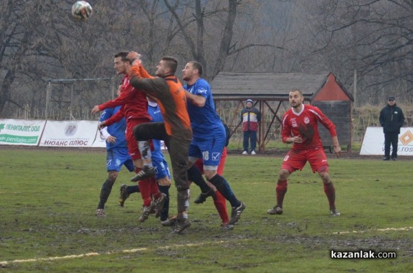 Розова долина надигра, но не победи лидера Поморие