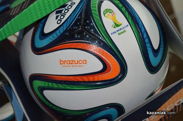 Нови екипи и топки за футболистите на Розова долина преди мача с Поморие