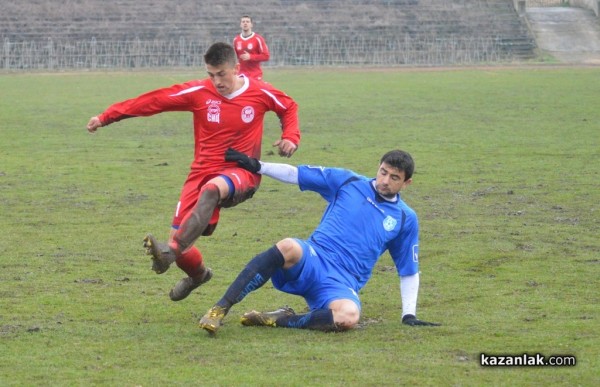 Розова долина надигра, но не победи лидера Поморие