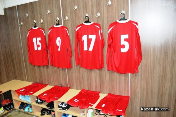 Нови екипи и топки за футболистите на Розова долина преди мача с Поморие